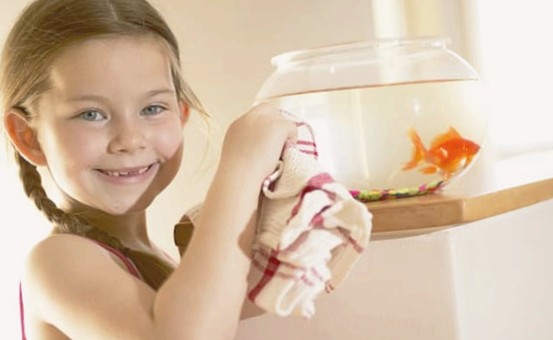 Девочка с аквариумом