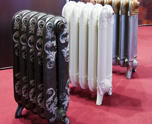 Различные дизайнерские решения оформления чугунных радиаторов