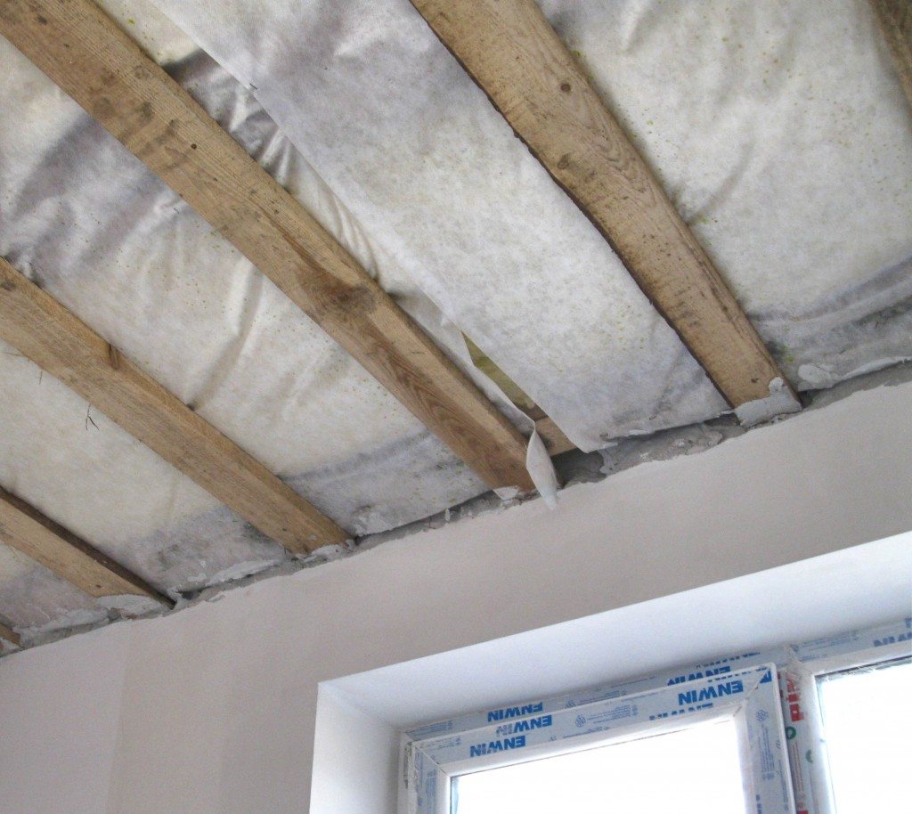 монтаж гидро- и пароизоляции на потолок 
