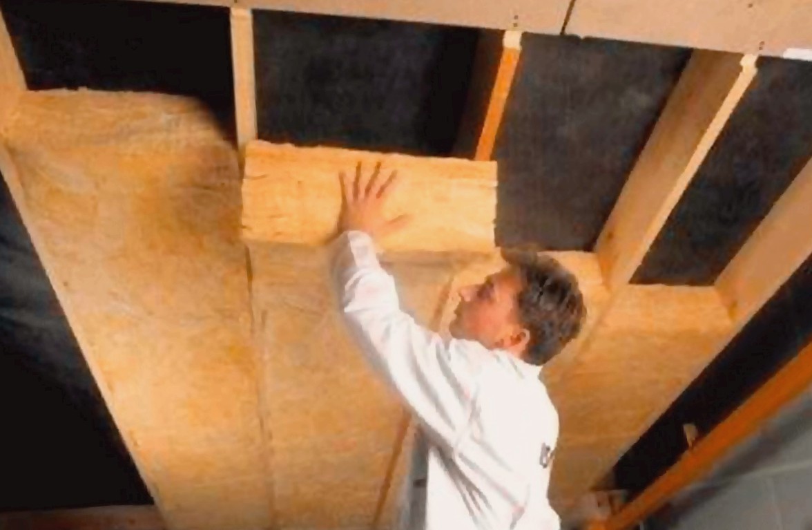 технология утепления потолка в деревянном доме