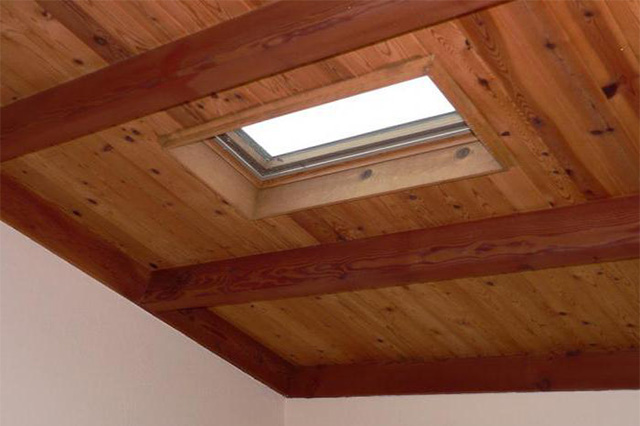 потолок из древесины