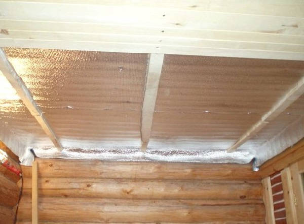 Утепления потолка в деревянном доме