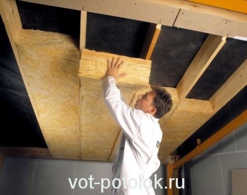Внутреннее утепление потолка в деревянном доме