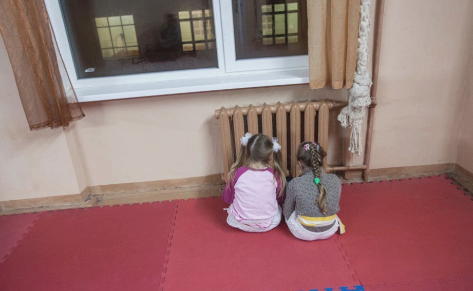 По нормативам температура воздуха в квартире не должна опускаться ниже +18 градусов. Фото: Сергей Савостьянов/ТАСС