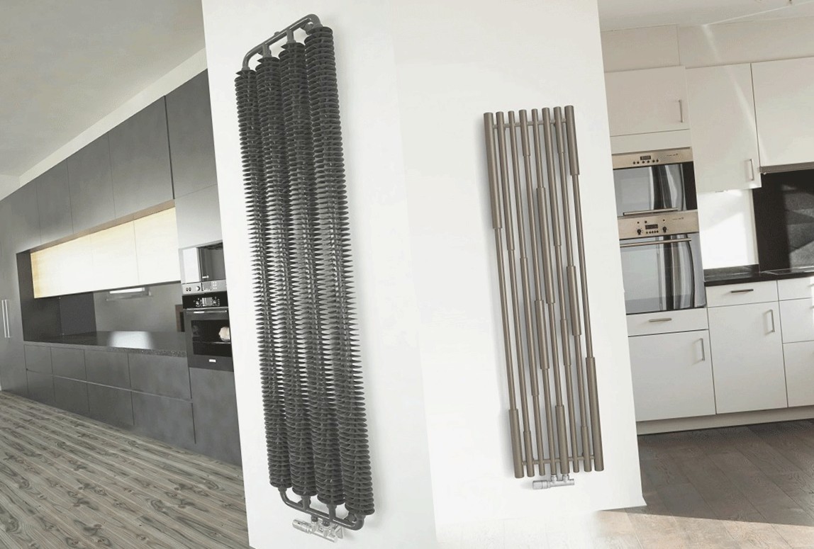 Дизайнерские настенные радиаторы отопления (батареи) на фоне интерьера