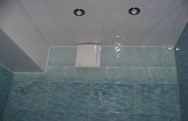 Натяжные потолки в ванной комнате – больше не нужно бояться воды