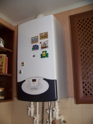 Настенный газовый аппарат на кухне