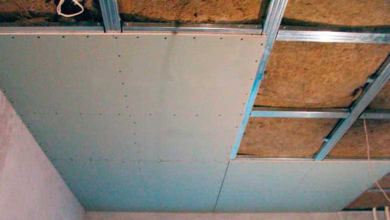 Какой слой минваты нужен для утепления потолка?