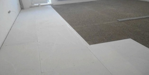 Чем утепляют бетонные полы в частном доме: керамзитовый песок, а сверху ГВЛ 